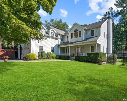 56 Ayers Road, Locust Valley