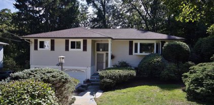 42 Stonegate Road, Ossining