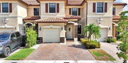 3307 W 90th St, Hialeah