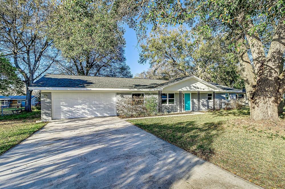 610 Bama Road, Brandon Property for Sale in , it has 4 bedrooms, 3