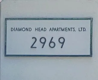 Diamond Head Apartments Sign