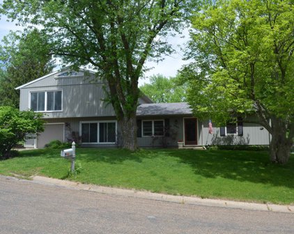 1021  Maywood  Drive, Oskaloosa