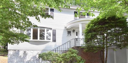8 North Drive, Dobbs Ferry