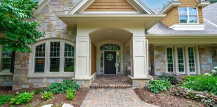 1 Black Lake Court, North Oaks
