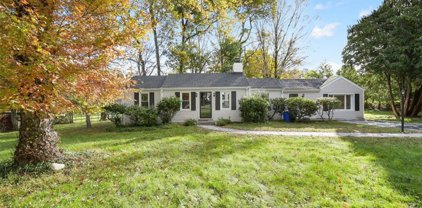 34 Red Oak Lane, Mount Kisco
