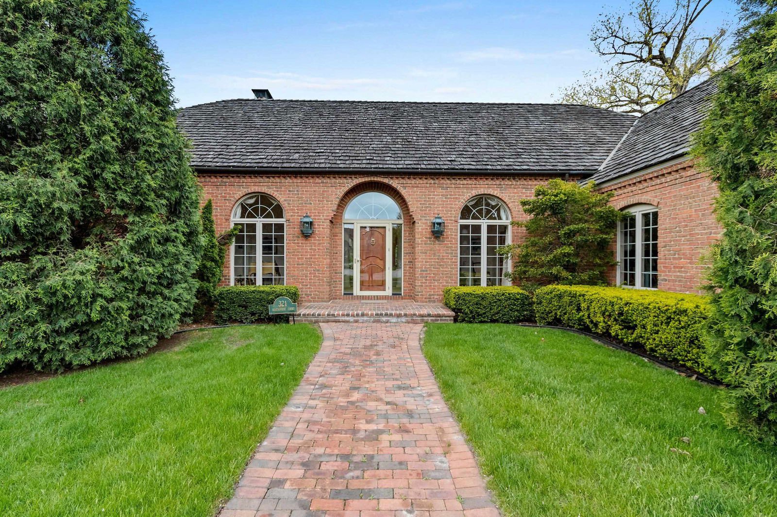 321 BRAEBOURNE Court, Green Bay, WI 54301, 54301