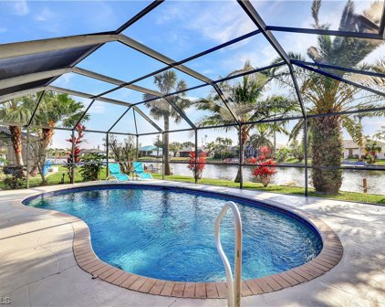 823 Se 20th  Court, Cape Coral