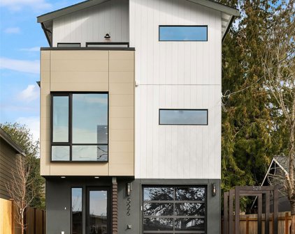 526 28TH Avenue S, Seattle