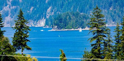 706 Roslyn Boulevard, North Vancouver