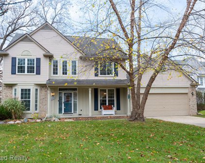 1108 GALLOP, South Lyon