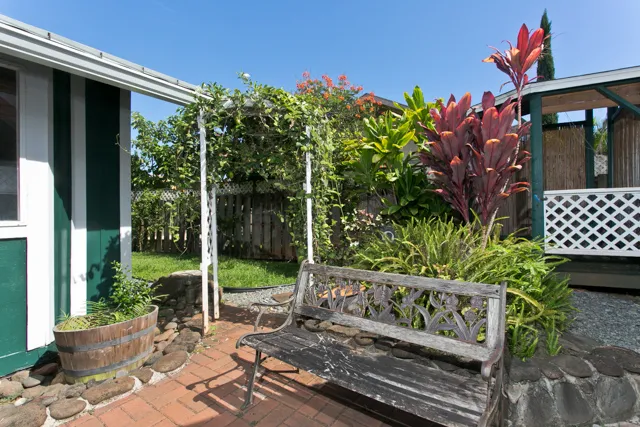 Waialua Bach Road Exterior 