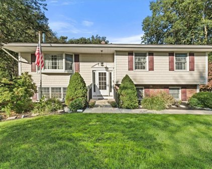 674 Locksley Road, Yorktown Heights