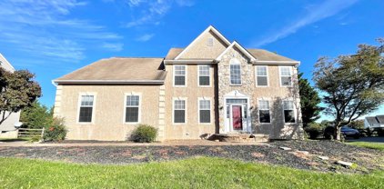 732 Pinewood Dr, Middletown