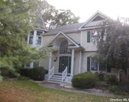 836 Hawkins Avenue, Lake Grove image