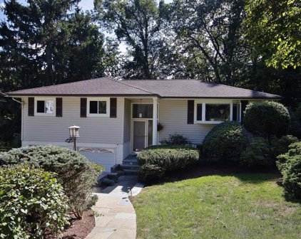 42 Stonegate Road, Ossining
