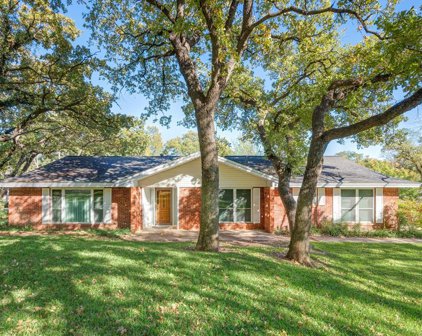 1401 Tanglewood  Trail, Euless