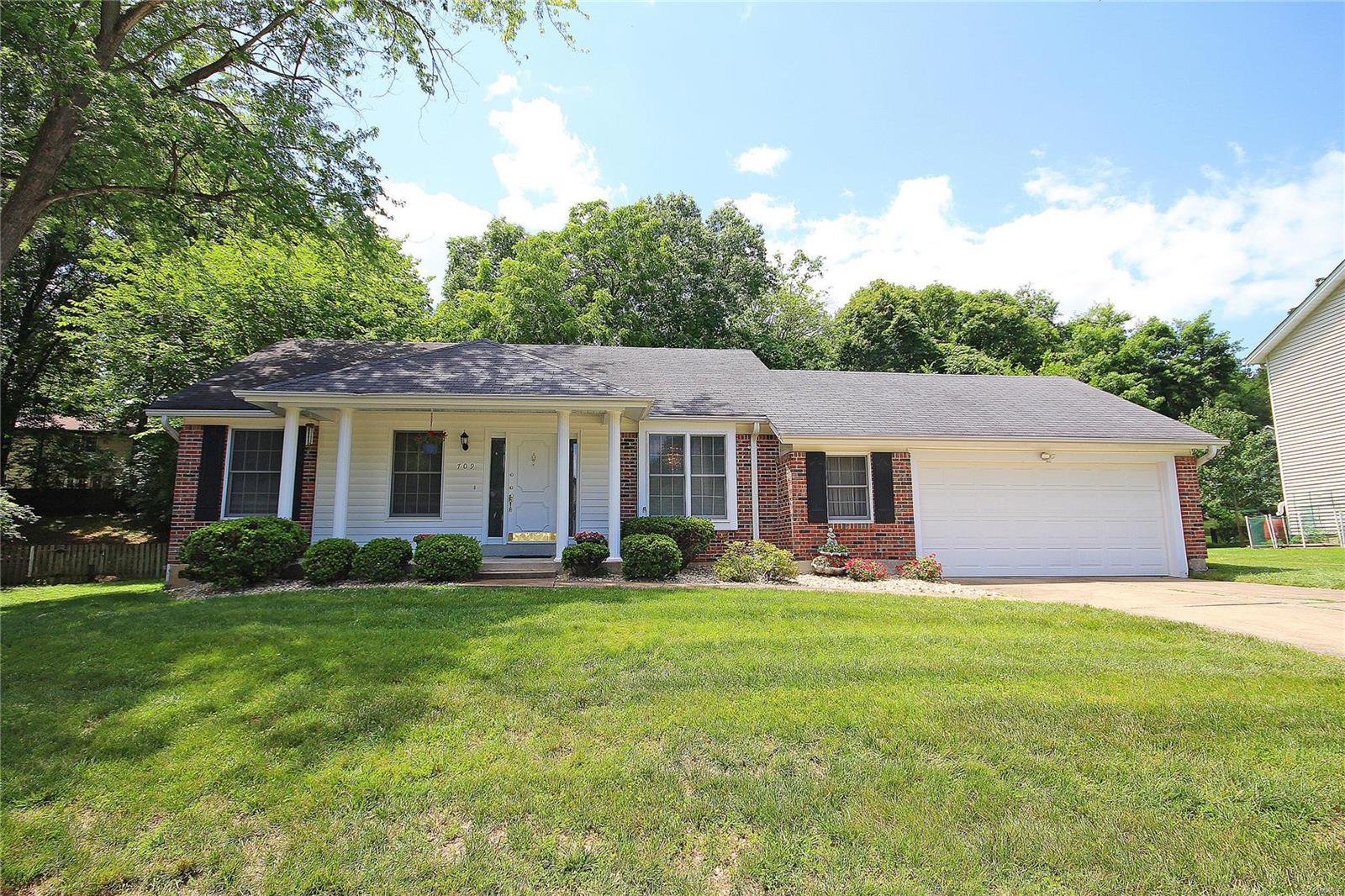 709 Woodmore Oaks Court, Manchester, 63021