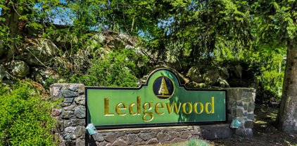 6 Ledgewood Way Unit 17, Peabody