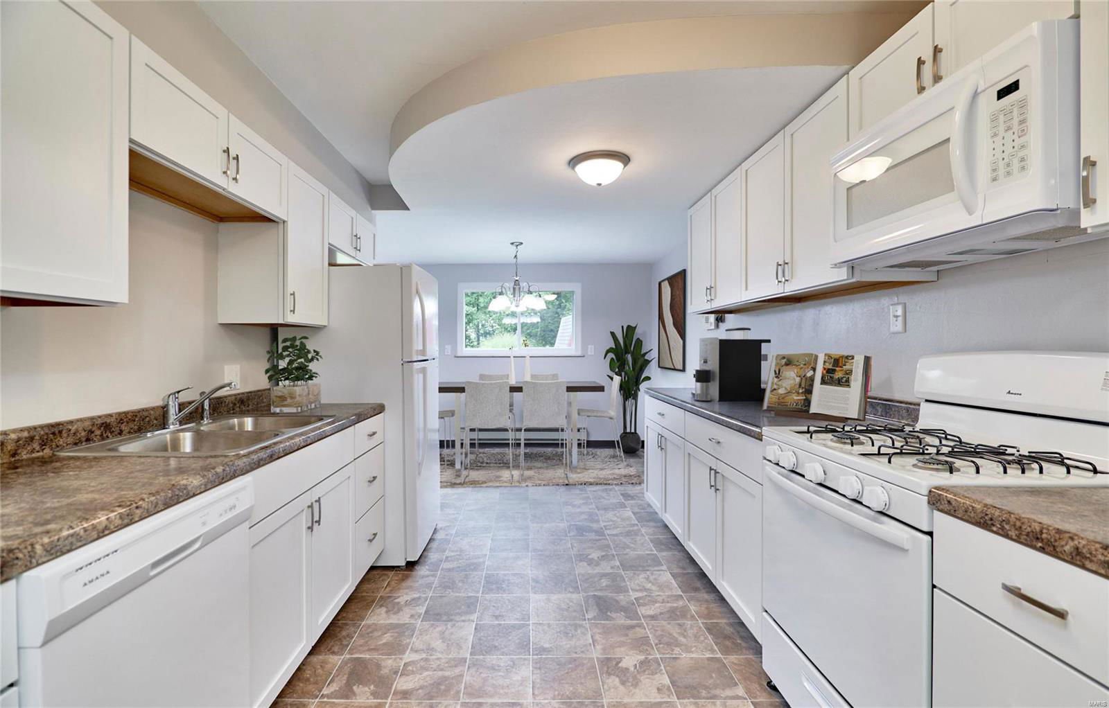 8125 S Laclede Station Road, Affton, 63123