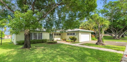 6880 White Oak Dr, Miami Lakes