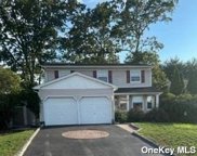 22 Lowery Avenue, Lake Grove image