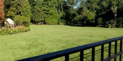 70 Forest Road, Pelham