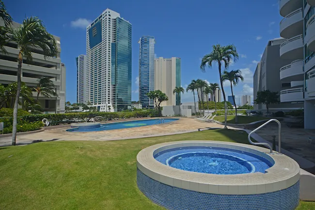 Uraku Tower Pool