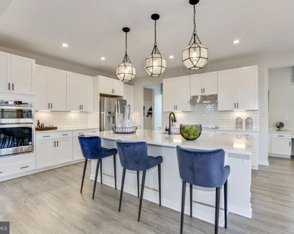 3885 Hillview Ct, Alexandria