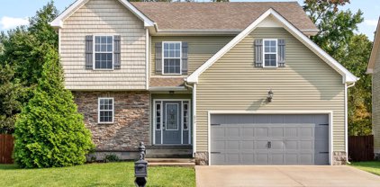 674 Fox Hound Dr, Clarksville