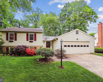 8322 Riverside Rd, Alexandria