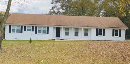 2605 Ashworth Lake Road, Snellville