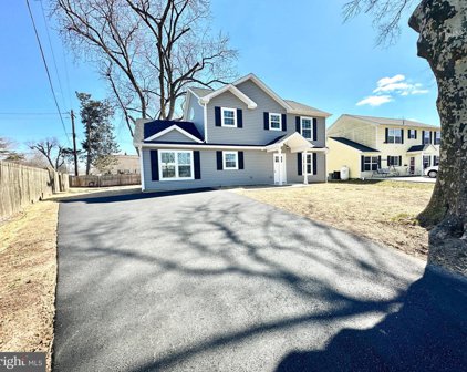 58 Newberry Ln, Levittown