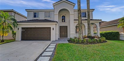 842 Hawthorn Ter, Weston