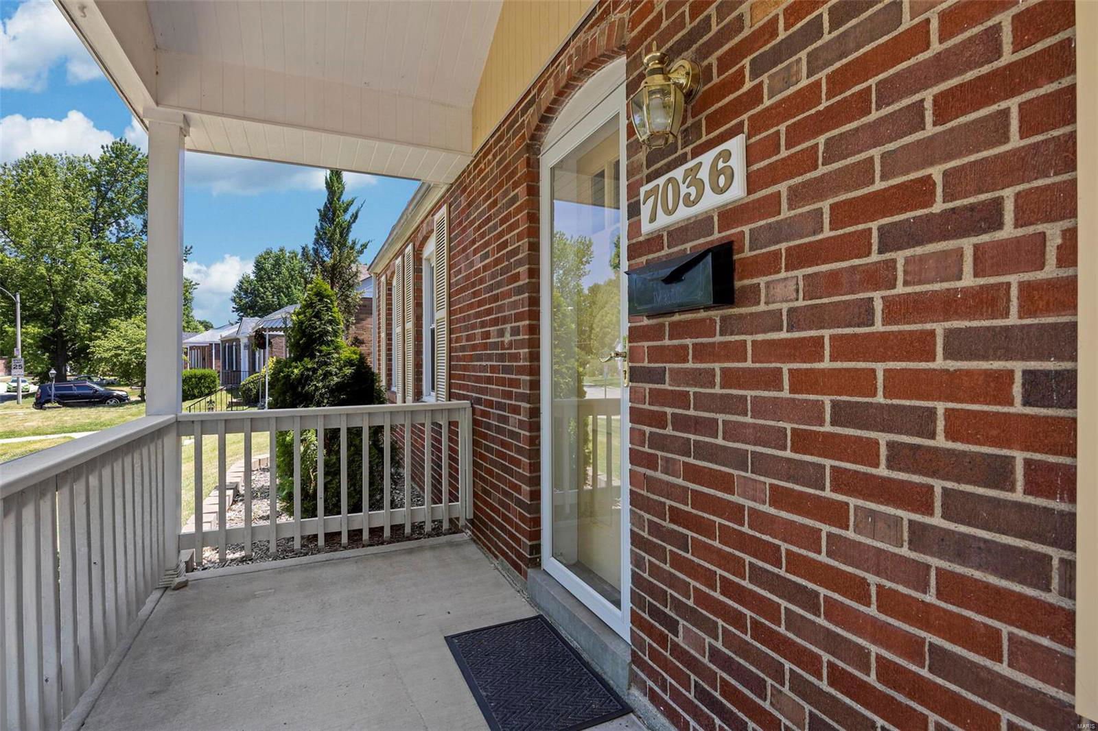 7036 Holly Hills Avenue, St Louis, 63123