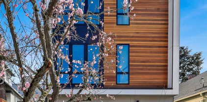 4122 Densmore Avenue N, Seattle