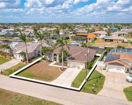 2207 Se 10th  Lane, Cape Coral
