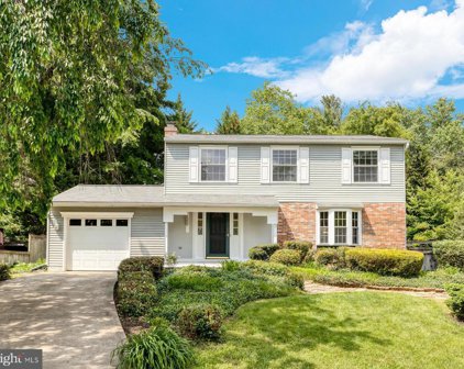 9716 Water Oak Dr, Fairfax