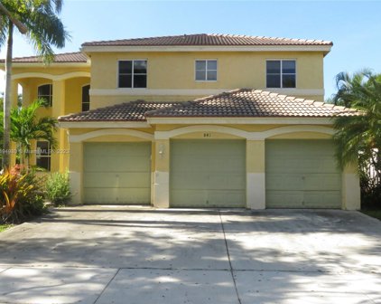 841 Lavender Cir, Weston