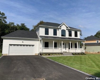 3 Shaw Lane, East Moriches