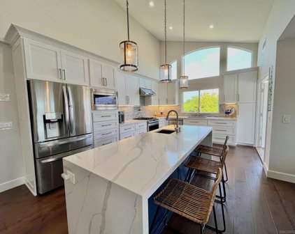 10133 Cliffwood Dr, La Mesa