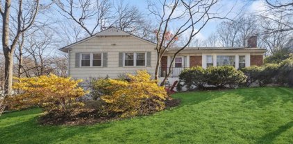 62 Mohegan Road, Larchmont