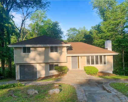 9 River Parkway, Briarcliff Manor