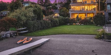 3248 W Lake Sammamish Parkway SE, Bellevue