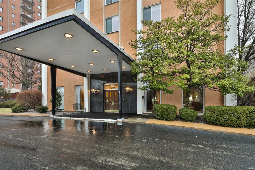 900 S Hanley Unit 12D, St Louis, 63105