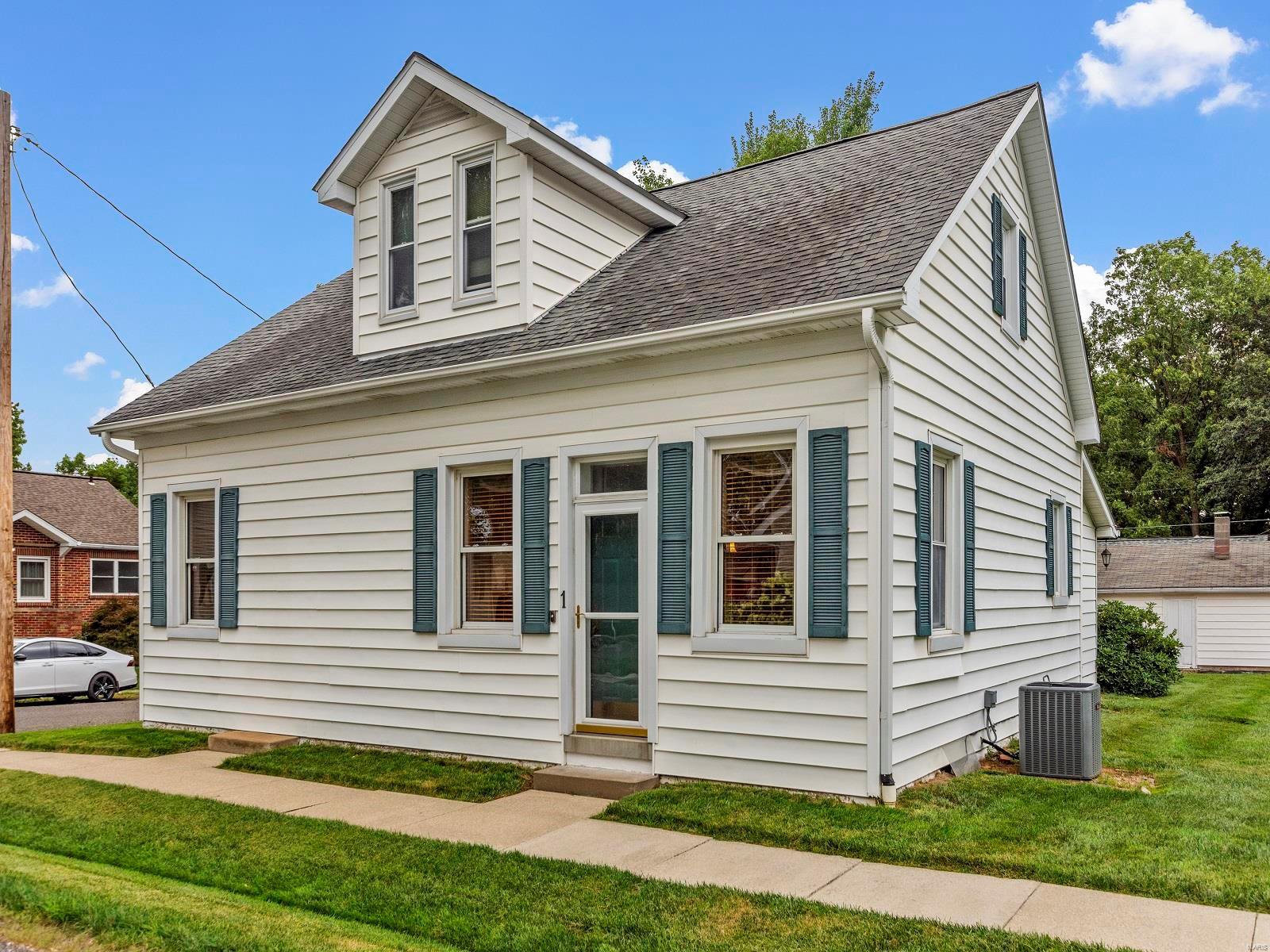 1 S Edison Street, Freeburg, 62243