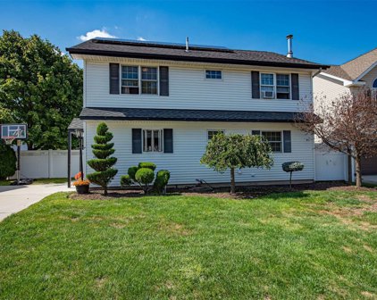 16 Mercury Lane, Levittown