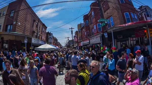 BELLA VISTA STREET SCENE