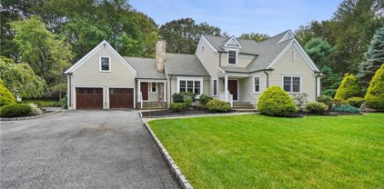 16 Shad Road W, Pound Ridge