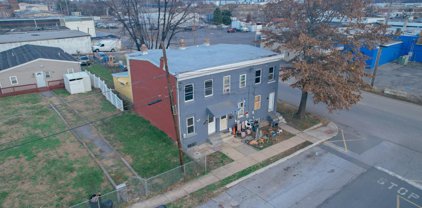 203 Irving St, Trainer