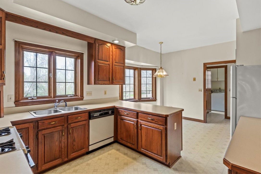 36 Valley Park Drive, Parma, 14559